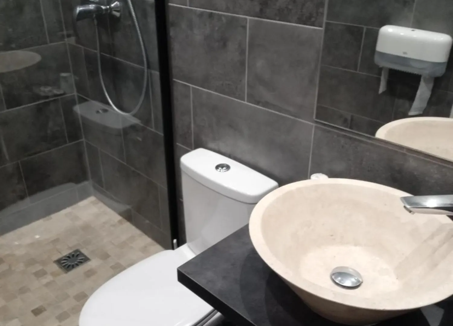 **  פריז Hotel Modern Est צרפת