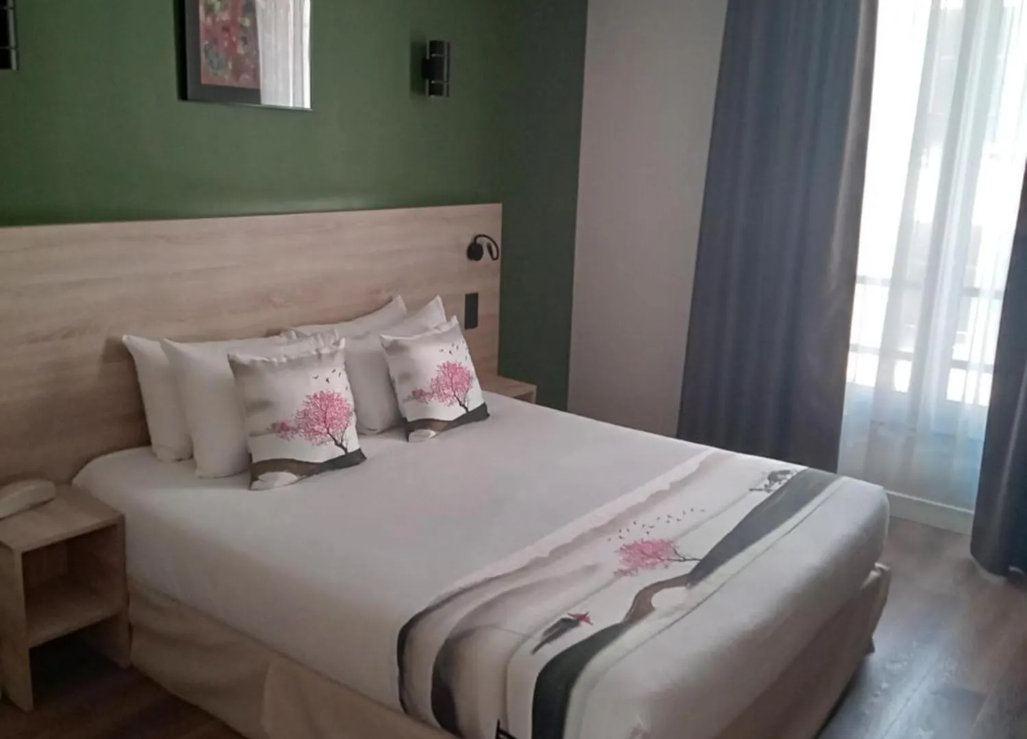 פריז Hotel Modern Est