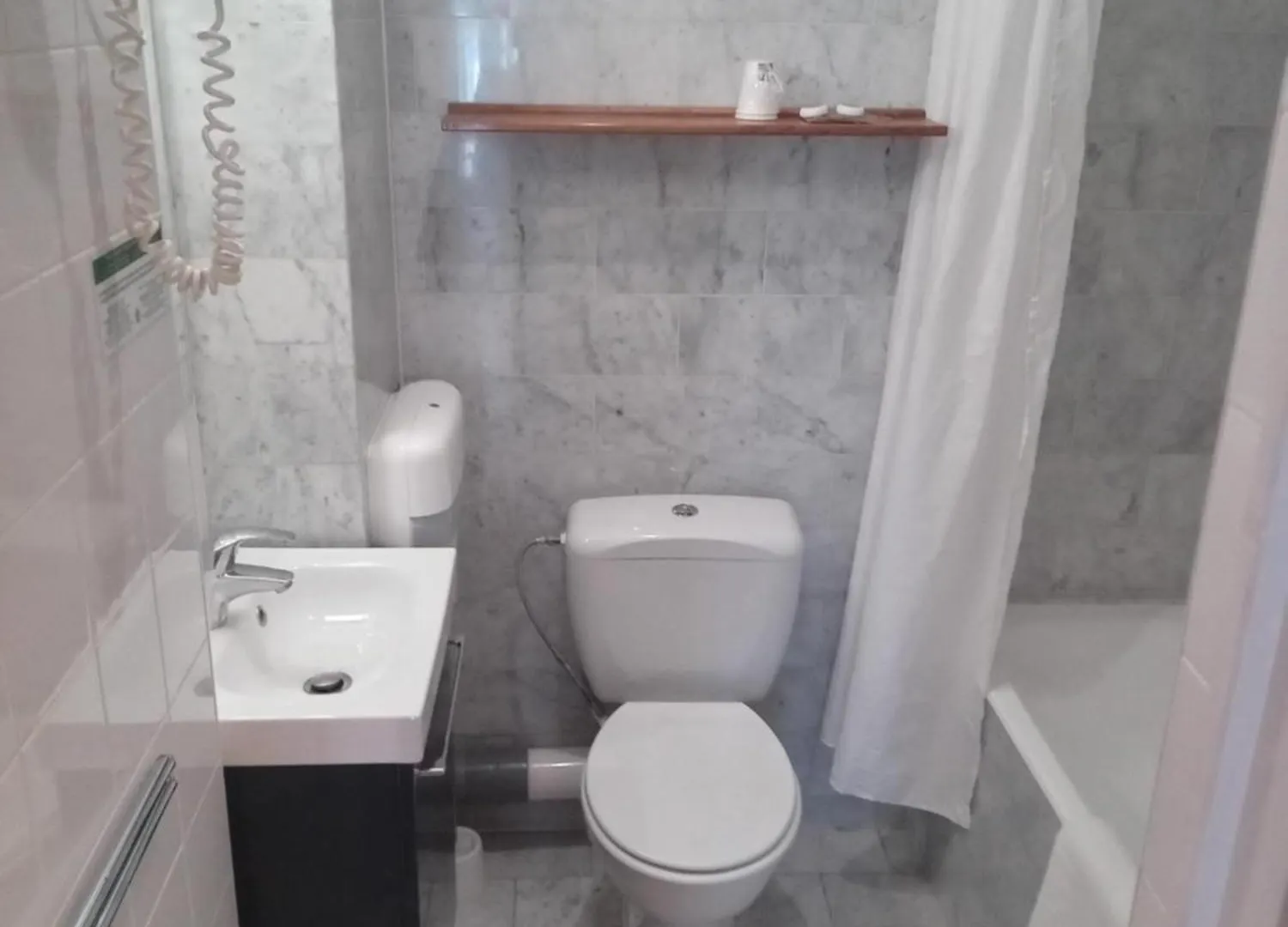 פריז Hotel Modern Est