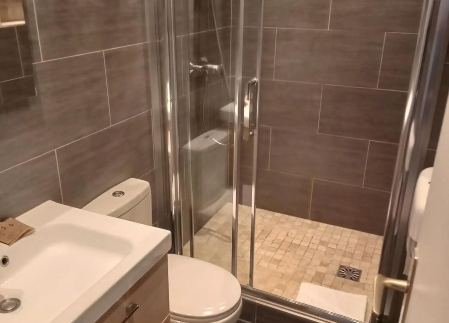 פריז Hotel Modern Est
