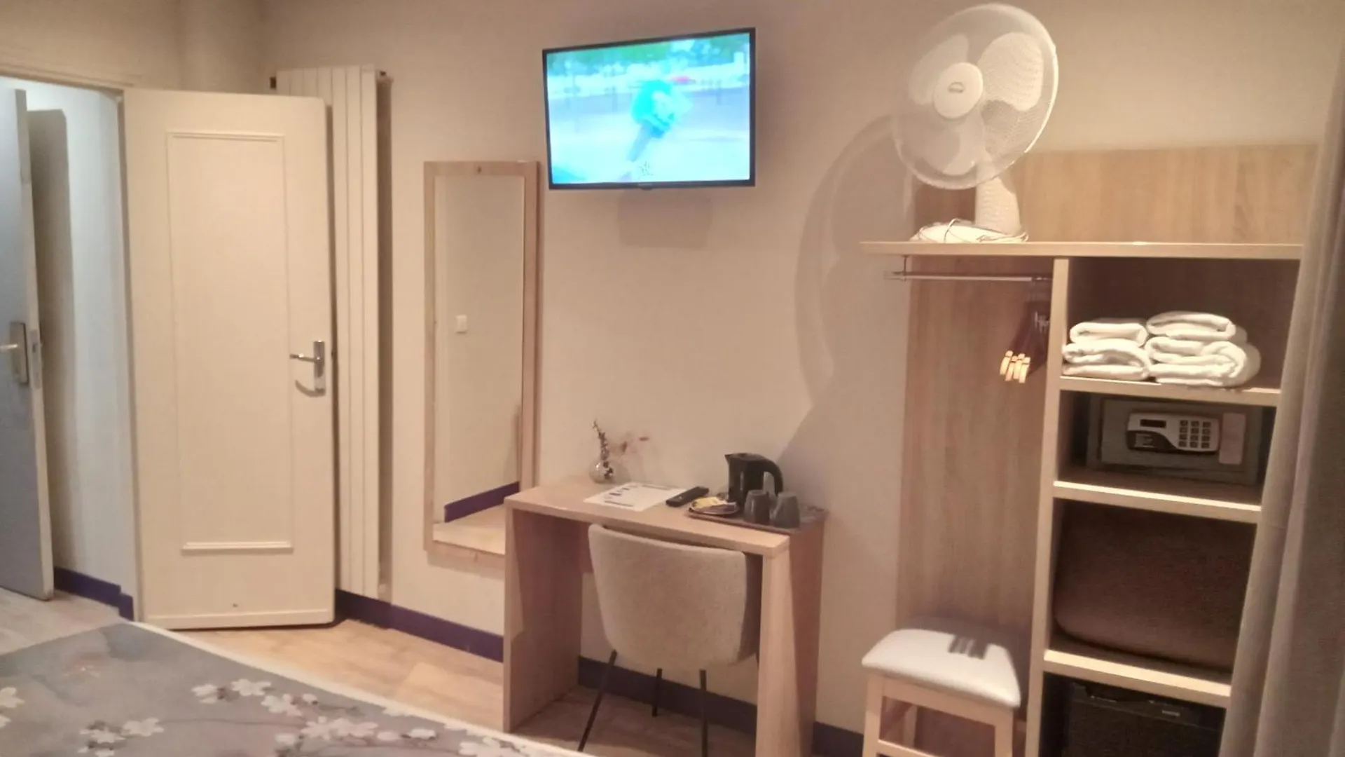 **  פריז Hotel Modern Est צרפת