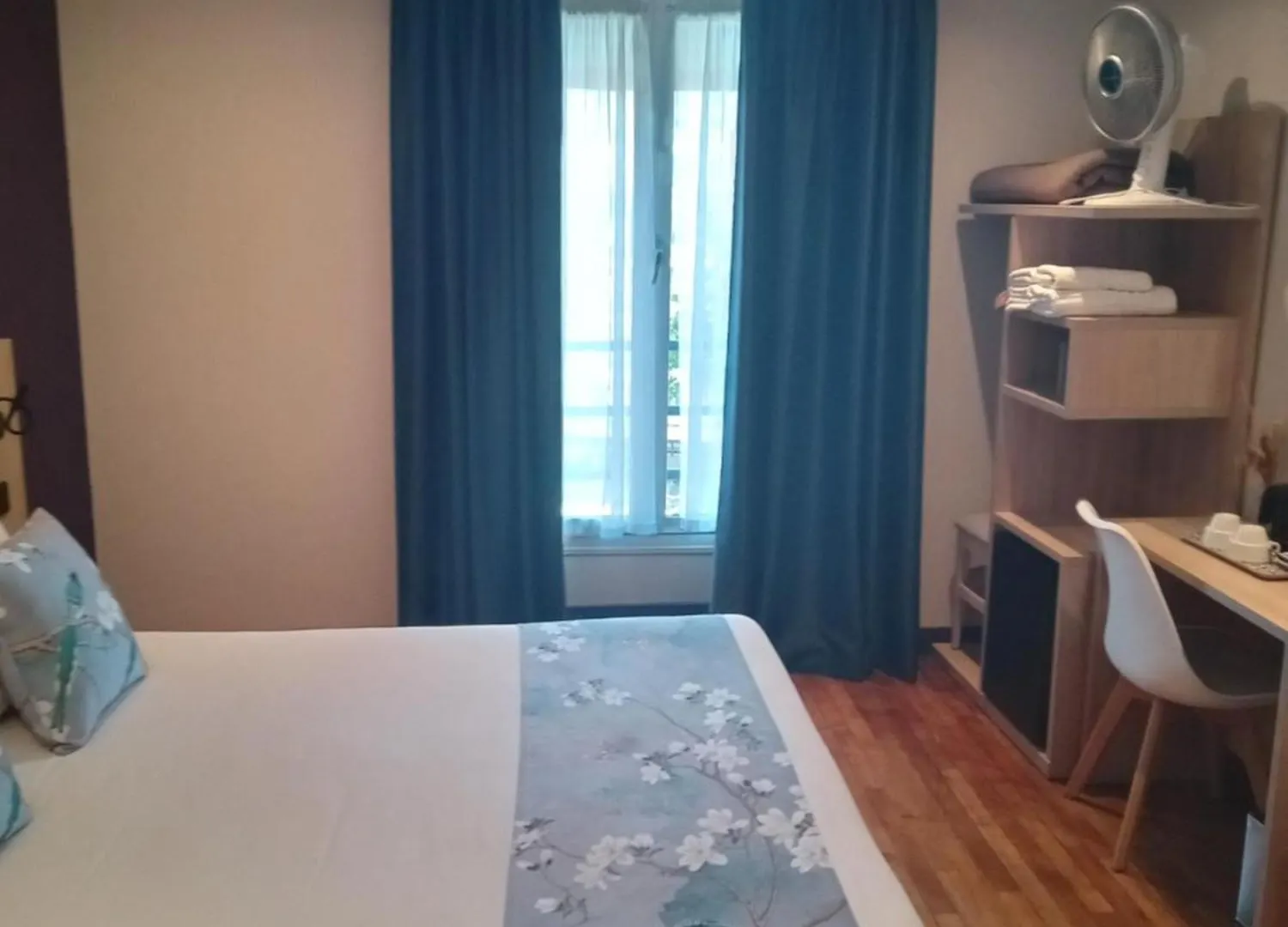 פריז Hotel Modern Est