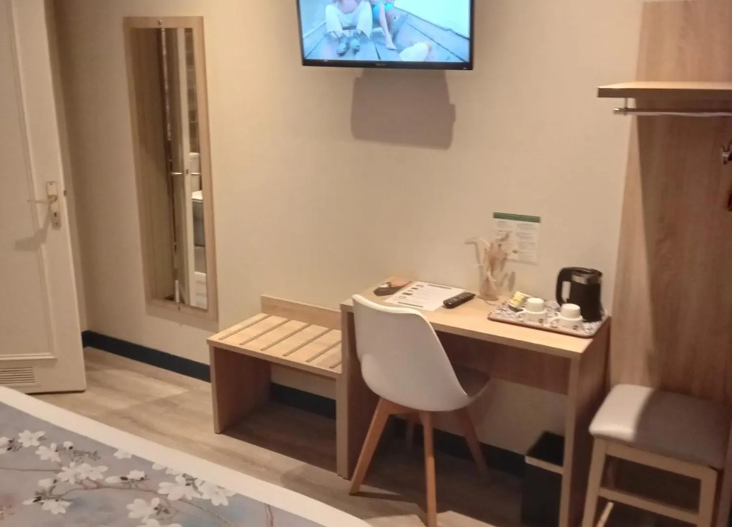 פריז Hotel Modern Est 2*,