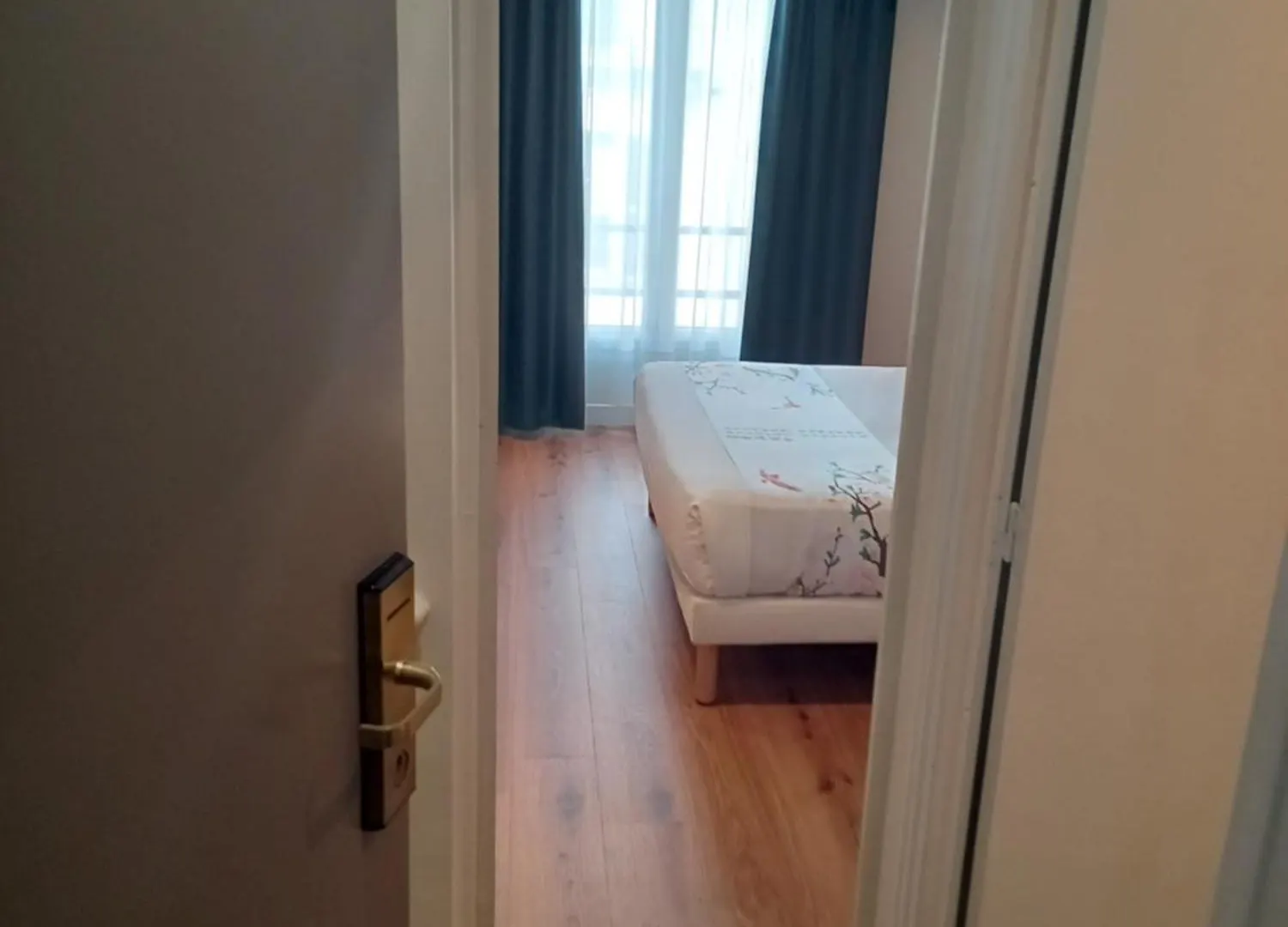 **  פריז Hotel Modern Est צרפת