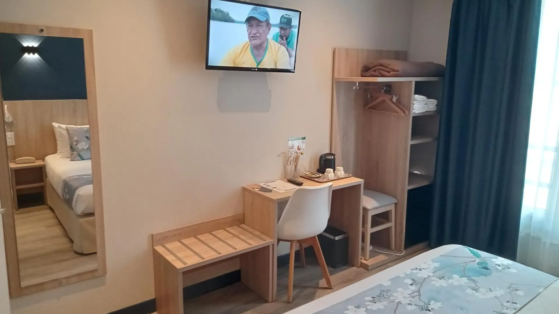 פריז Hotel Modern Est
