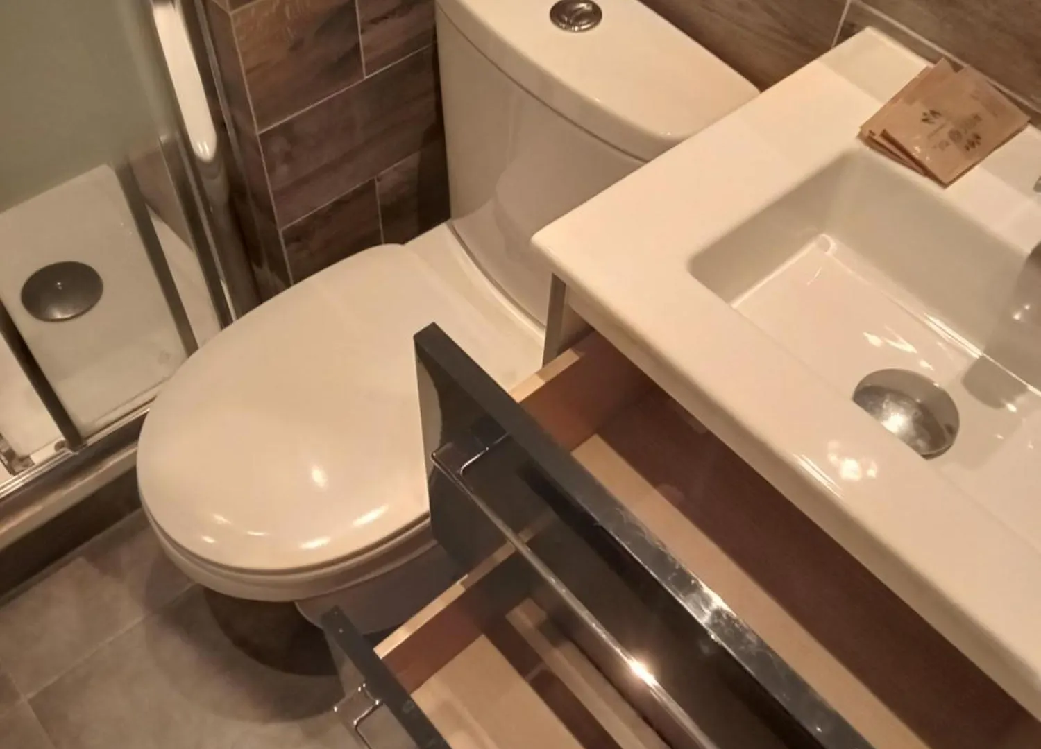 **  פריז Hotel Modern Est צרפת