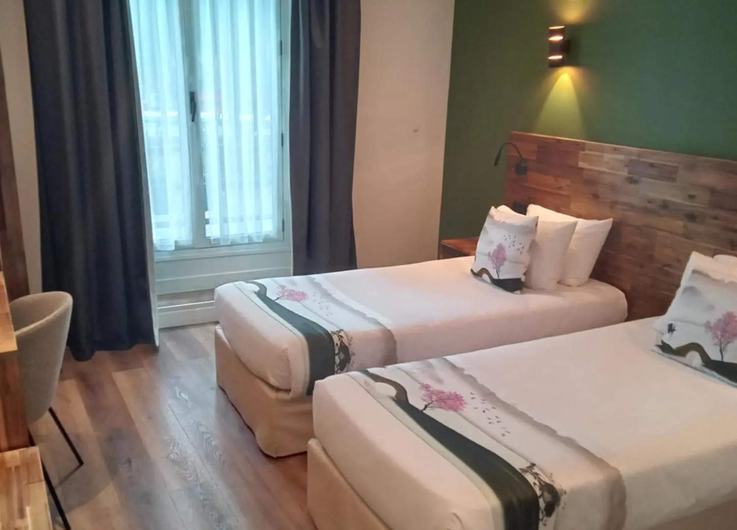 פריז Hotel Modern Est 2*,