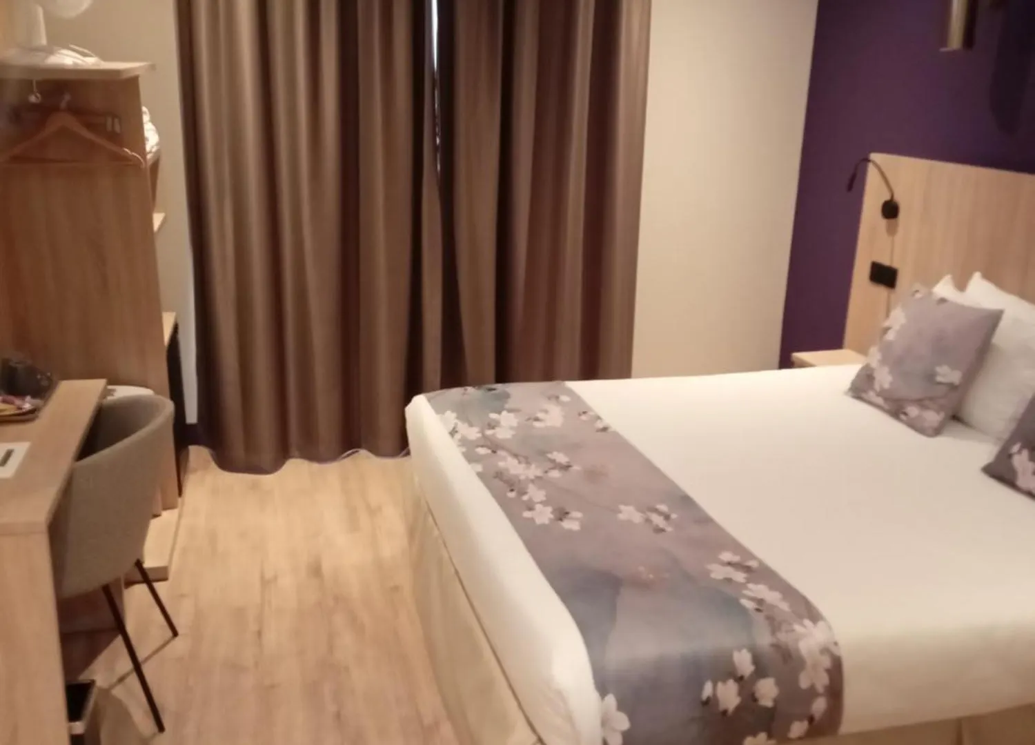 פריז Hotel Modern Est