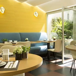 Hotel A La Des Artistes, Paris