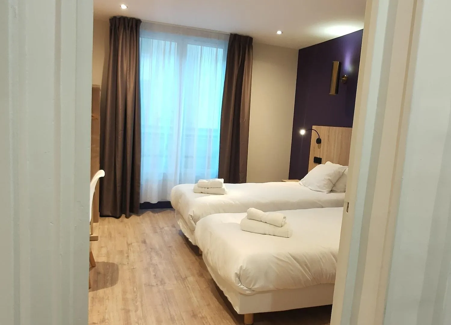 **  Hotel Modern Est Paris France
