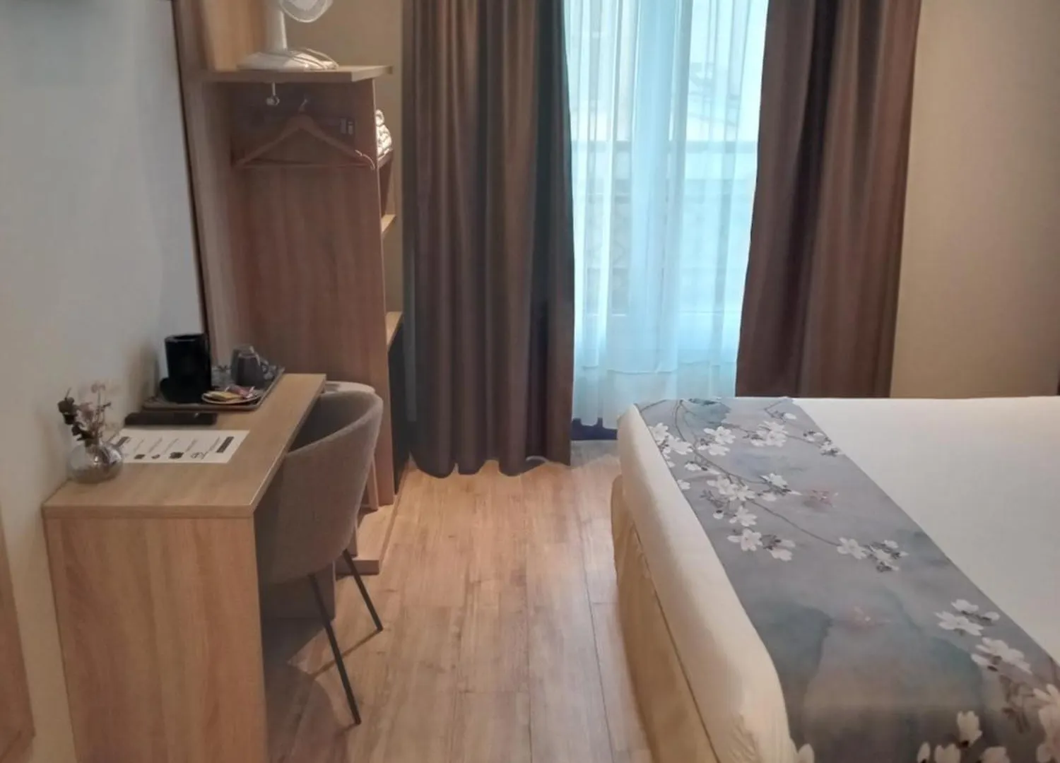 **  Hotel Modern Est Paris France