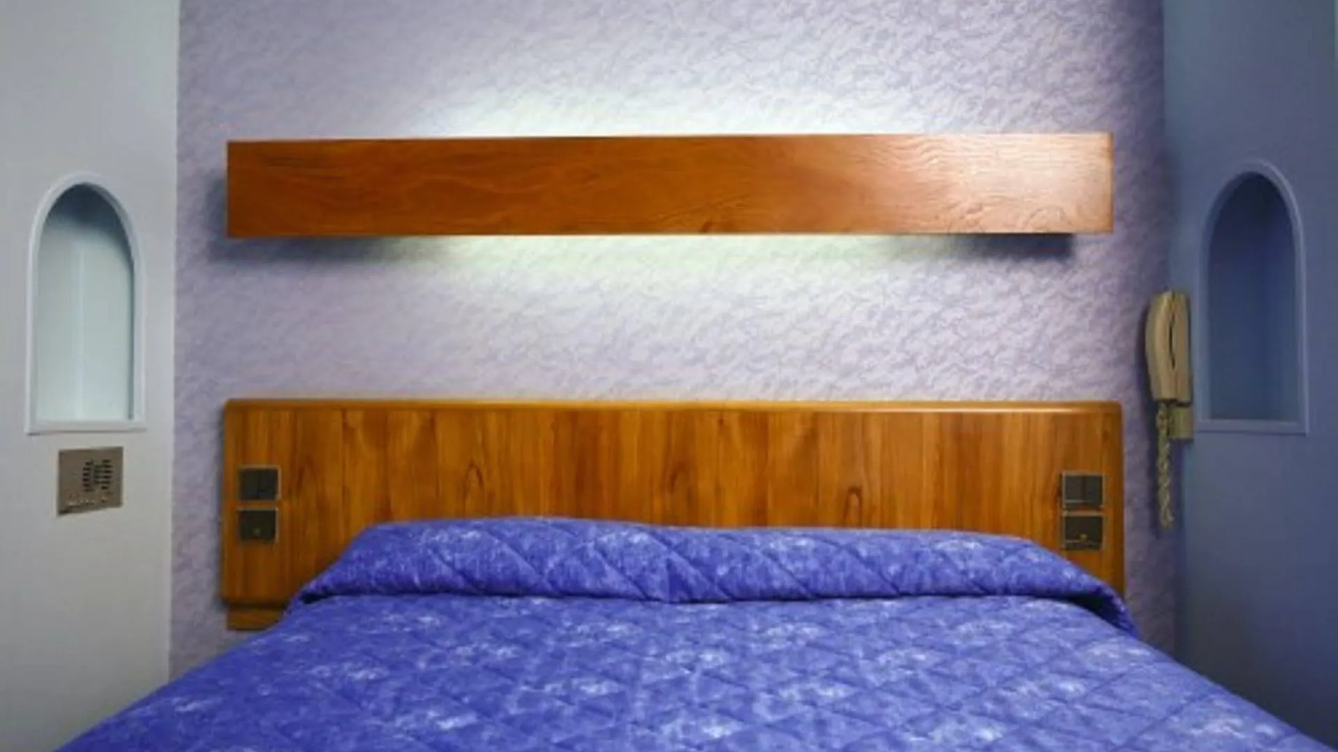 **  Hotel Modern Est Paris France